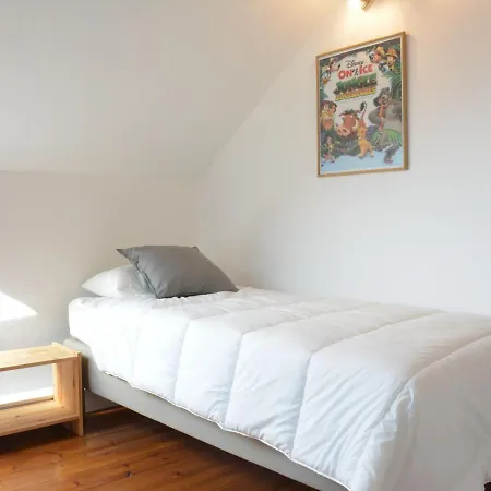 Delightful In With Terrace Holiday home Denee