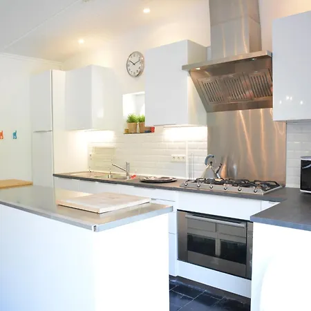 別荘 Family Retreat, Forested Anhee