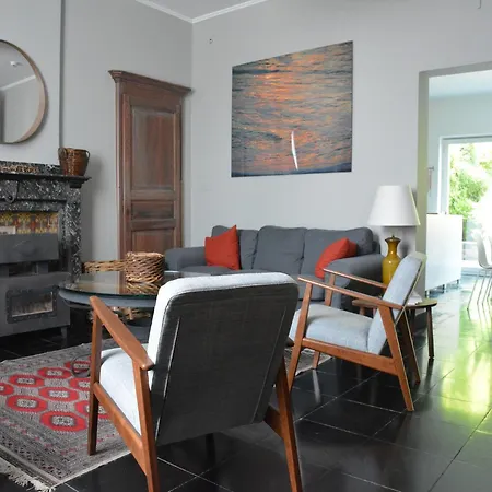 Family Retreat, Forested Anhee 別荘 Denee