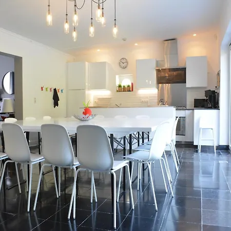 Family Retreat, Forested Anhee Denee