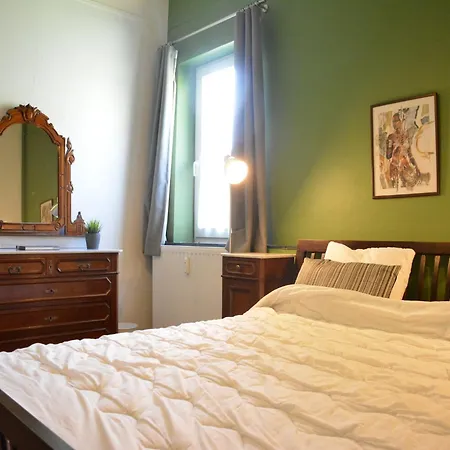 Family Retreat, Forested Anhee